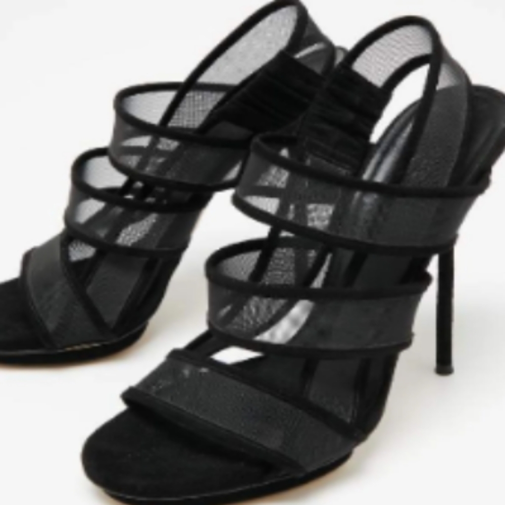 Women's size 38 1/2  US size 8 GUCCI HEELS